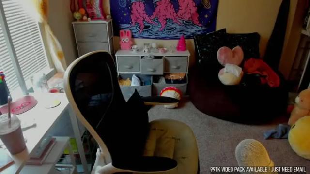 Image 8 of missvanessajune Stream on Chaturbate on 15 months ago
