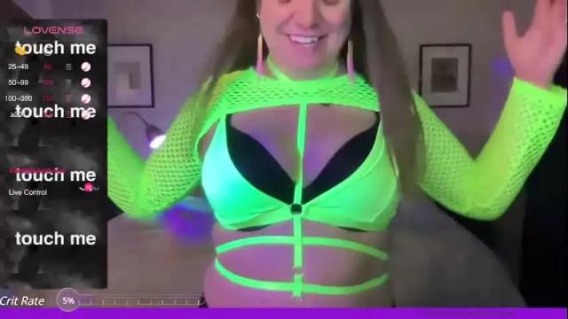 Image 11 of misswildvioet Stream on Chaturbate on 18 months ago