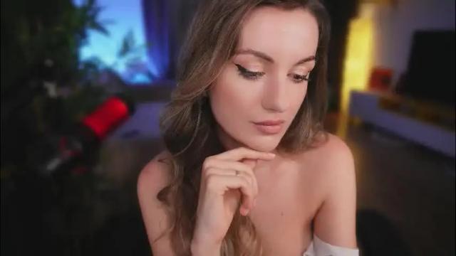 Image 3 of misswiney Stream on Chaturbate on 3 months ago