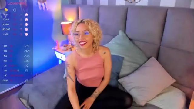 Image 12 of missy_halt Stream on Chaturbate on 18 months ago