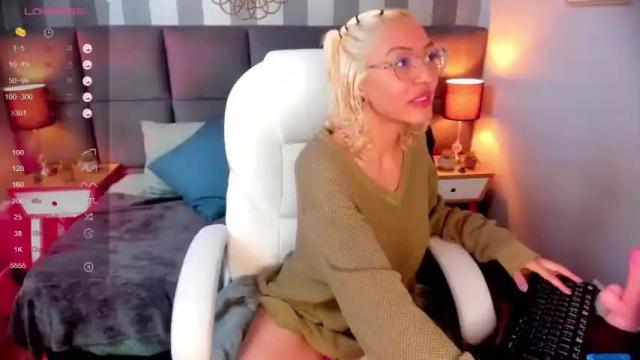 Image 11 of missy_halt Stream on Chaturbate on 18 months ago