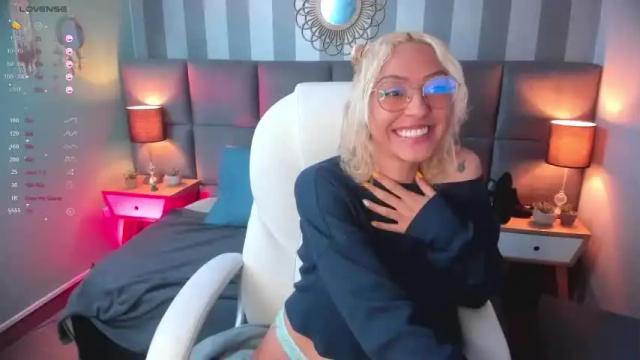 Image 12 of missy_halt Stream on Chaturbate on 17 months ago