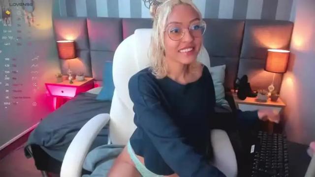 Image 4 of missy_halt Stream on Chaturbate on 17 months ago