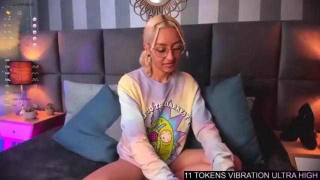 Image 12 of missy_halt Stream on Chaturbate on 17 months ago