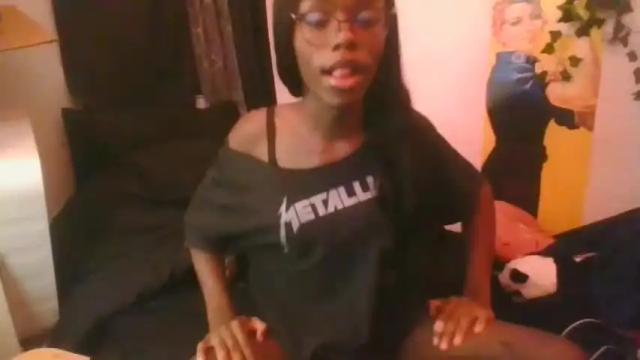 Image 3 of missymixingmiss Stream on Chaturbate on 22 months ago