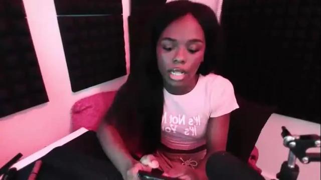 Image 2 of missymixingmiss Stream on Chaturbate on 2 months ago