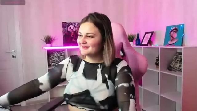Image 2 of misti_bright Stream on Chaturbate on 16 months ago