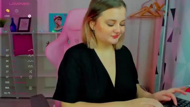 Image 10 of misti_bright Stream on Chaturbate on 15 months ago