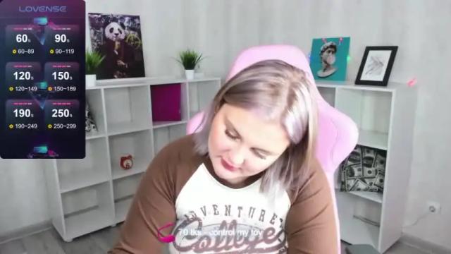 Image 4 of misti_bright Stream on Chaturbate on 23 months ago