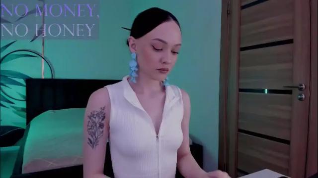 Image 2 of mistress_mialibra Stream on Chaturbate on 14 days ago