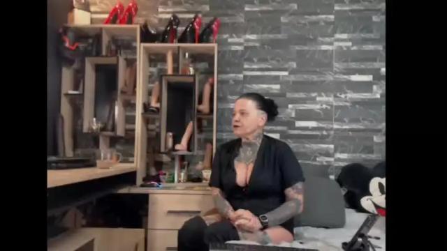 Image 10 of mistress_mirybossy Stream on Chaturbate on 13 months ago