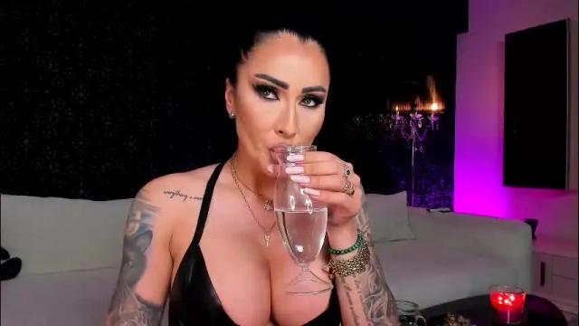 Image 11 of mistresskennya Stream on Chaturbate on 2 months ago