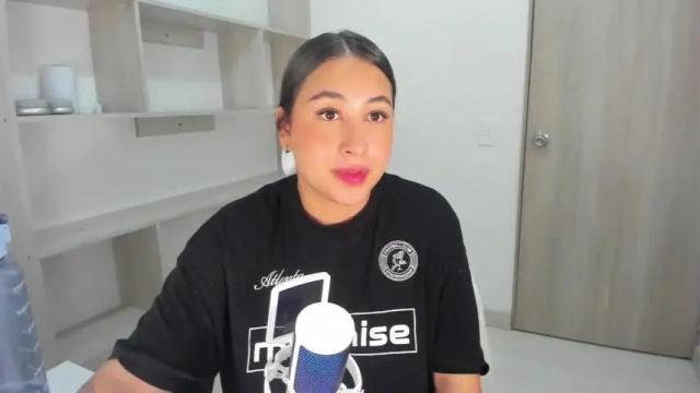 Image 7 of mlkeva24 Stream on Chaturbate on 15 months ago