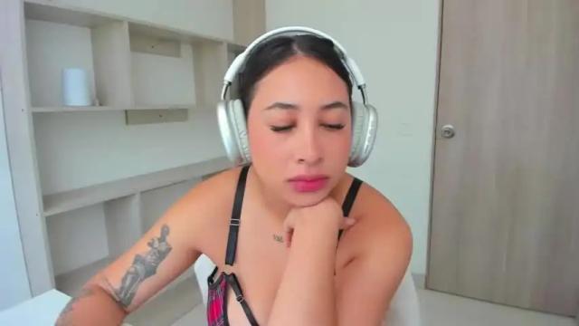Image 4 of mlkeva24 Stream on Chaturbate on 14 months ago