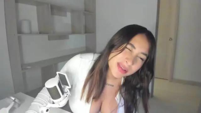 Image 6 of mlkeva24 Stream on Chaturbate on 13 months ago