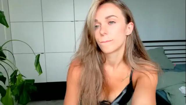 Image 3 of mmminnie Stream on Chaturbate on 2 months ago