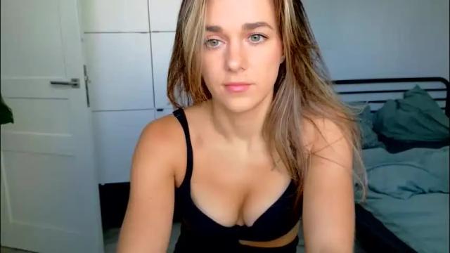 Image 12 of mmminnie Stream on Chaturbate on 27 days ago