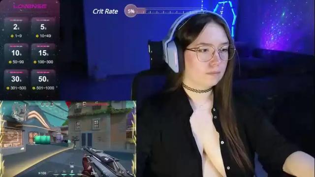 Image 10 of moaning___lisa Stream on Chaturbate on 29 days ago