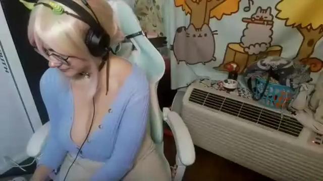Image 3 of mochi_rainbow Stream on Chaturbate on 1 month ago