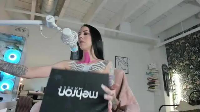 Image 8 of modeljenlynn Stream on Chaturbate on 3 months ago