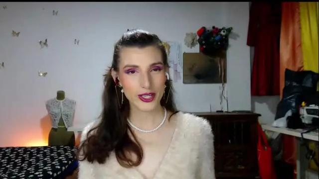 Image 12 of moira_hot Stream on Chaturbate on 28 days ago