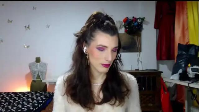 Image 4 of moira_hot Stream on Chaturbate on 28 days ago