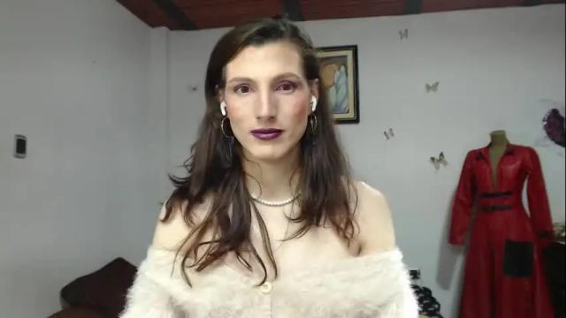 Image 3 of moira_hot Stream on Chaturbate on 1 month ago