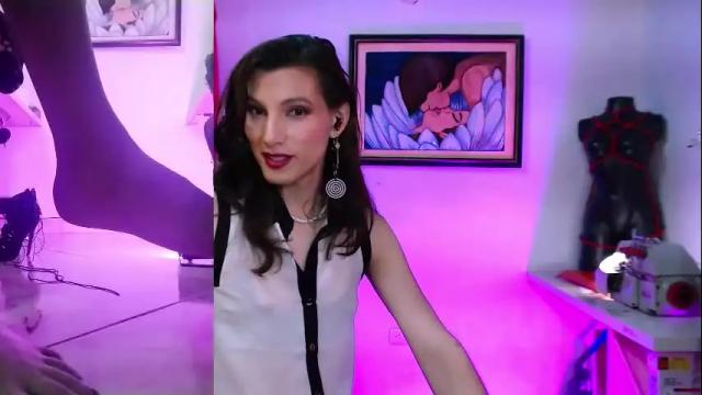 Image 12 of moira_hot Stream on Chaturbate on 5 days ago
