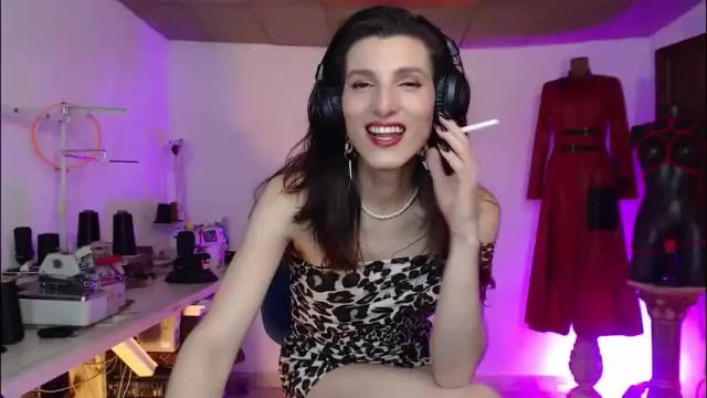 Image 7 of moira_hot Stream on Chaturbate on 4 months ago