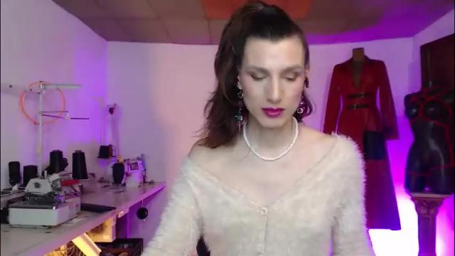 Image 12 of moira_hot Stream on Chaturbate on 4 months ago