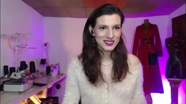 Image 4 of moira_hot Stream on Chaturbate on 4 months ago