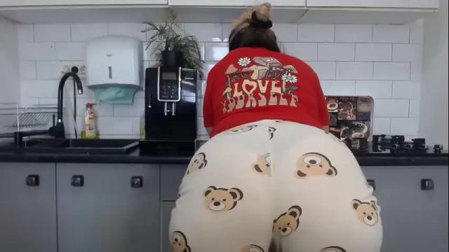 Image 4 of mojjo_erika Stream on Chaturbate on 1 month ago