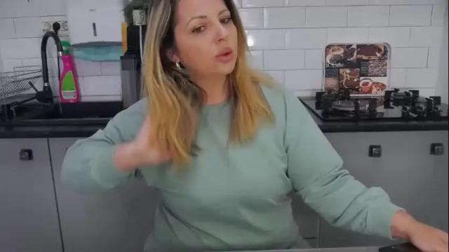 Image 6 of mojjo_erika Stream on Chaturbate on 26 days ago