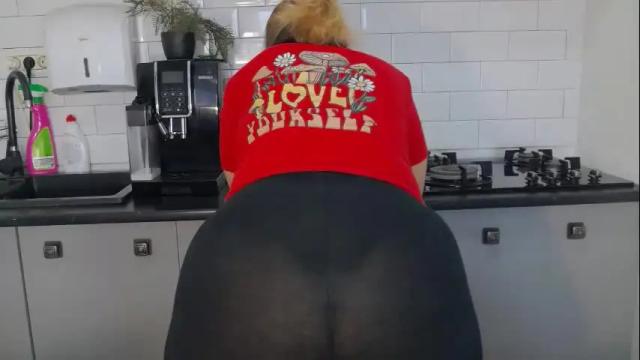 Image 11 of mojjo_erika Stream on Chaturbate on 9 days ago