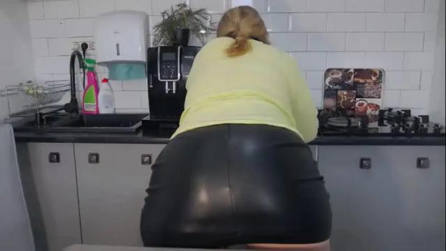 Image 2 of mojjo_erika Stream on Chaturbate on 7 days ago