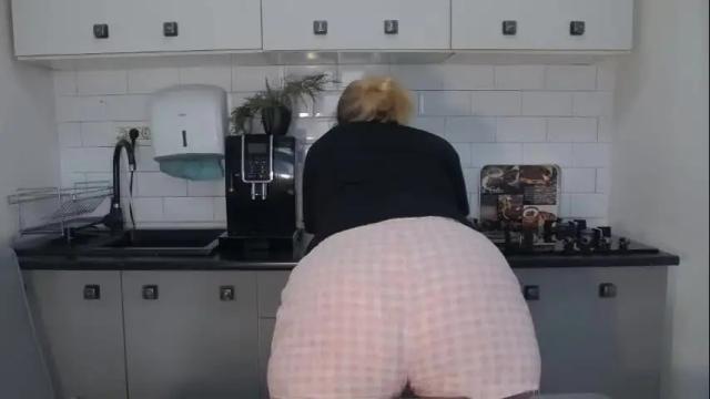 Image 12 of mojjo_erika Stream on Chaturbate on 2 days ago