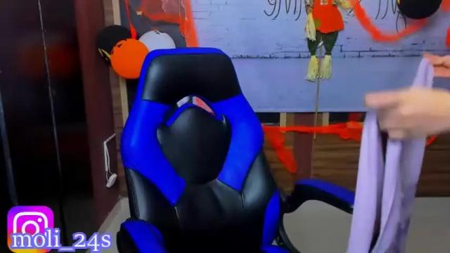 Image 6 of moli_snow Stream on Chaturbate on 18 months ago