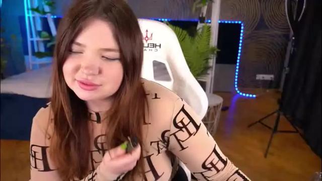 Image 2 of molinmoon Stream on Chaturbate on 2 months ago