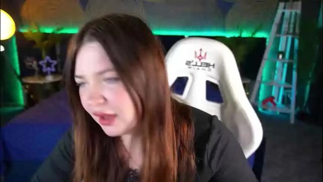 Image 3 of molinmoon Stream on Chaturbate on 2 months ago