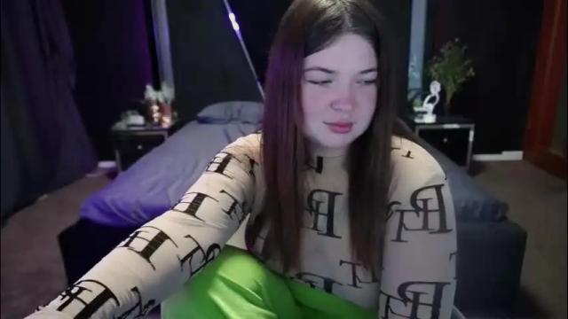 Image 4 of molinmoon Stream on Chaturbate on 1 month ago