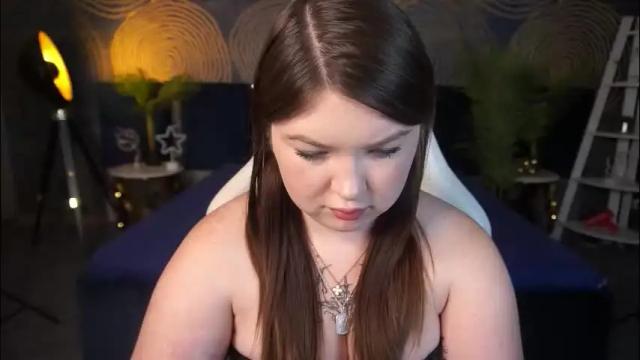 Image 3 of molinmoon Stream on Chaturbate on 1 month ago