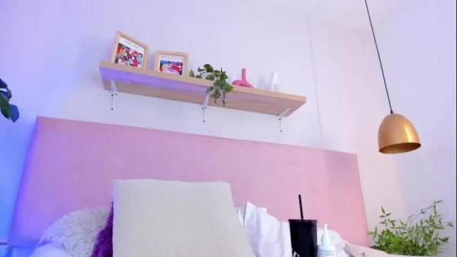 Image 2 of moll1e_ Stream on Chaturbate on 14 days ago