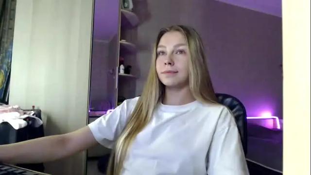 Image 3 of molli_and_tom Stream on Chaturbate on 7 months ago