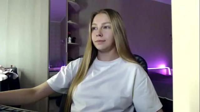 Image 6 of molli_and_tom Stream on Chaturbate on 7 months ago