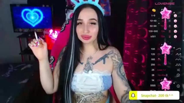Image 3 of molly___moon Stream on Chaturbate on 16 months ago