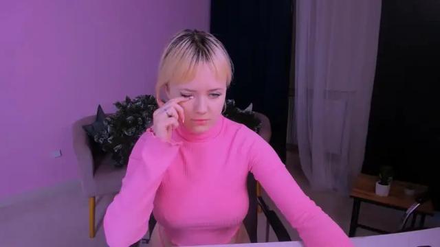 Image 10 of molly__lips Stream on Chaturbate on 18 months ago