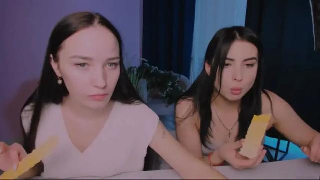 Image 2 of molly__lips Stream on Chaturbate on 17 months ago
