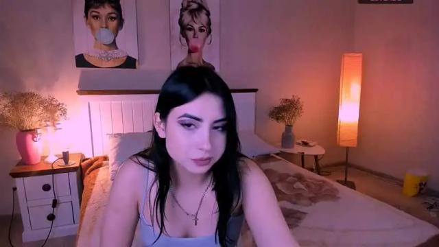 Image 2 of molly__lips Stream on Chaturbate on 17 months ago