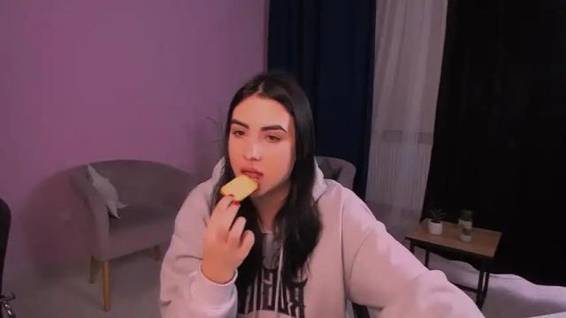 Image 3 of molly__lips Stream on Chaturbate on 16 months ago