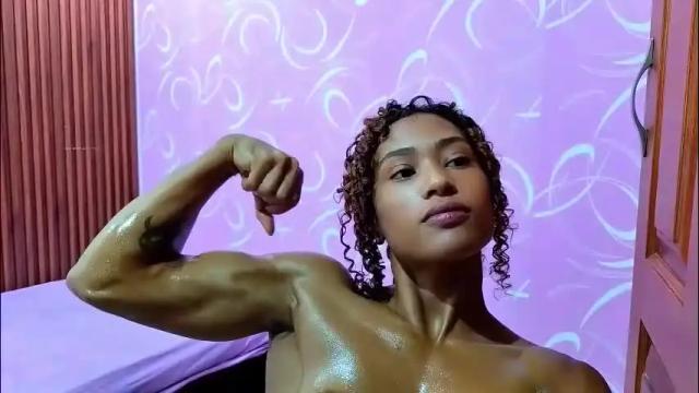 Image 2 of molly_ady Stream on Chaturbate on 2 months ago